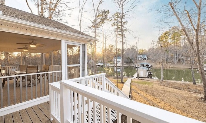 Henrico Casa | 3-bed, 2 Bath House on Lake Gaston