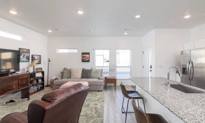 Bentonville Casa | 3 Bed 2 Bath house in brilliant Bentonville near downtown & Walmart Home Office