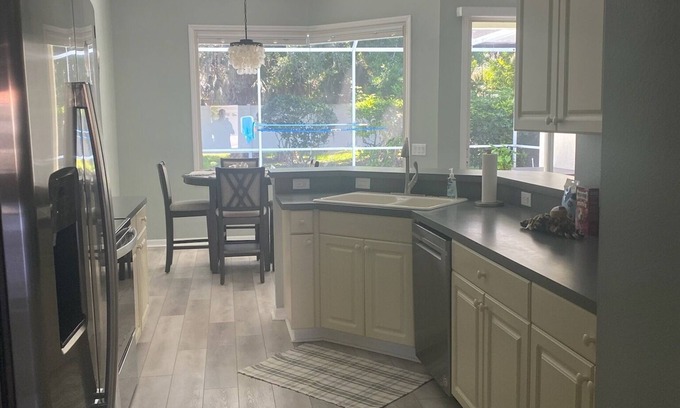Venice Casa | 3-bed/2 bath pool home in Venice Florida! Beaches and downtown 5 minutes away