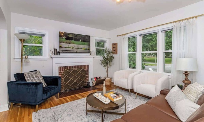 Ames Casa | 3 bed/2 bath-Walk to Jack Trice Stadium
