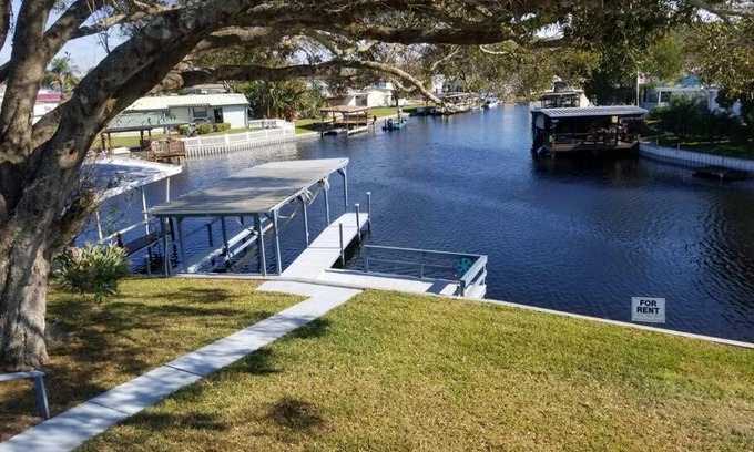 Tavares Casa | 3 Bed, 2 Bath, Waterfront, Dock, Large Driveway