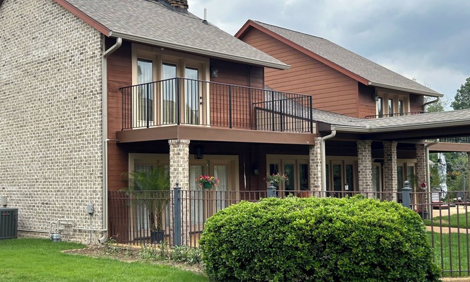 New Albany Casa | 3 bed 2 baths upstairs in home with heated indoor/outdoor pools New Albany