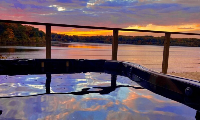 La Porte Casa | 3 Bed 3 Ba Screenporch/Sunset Lake Views