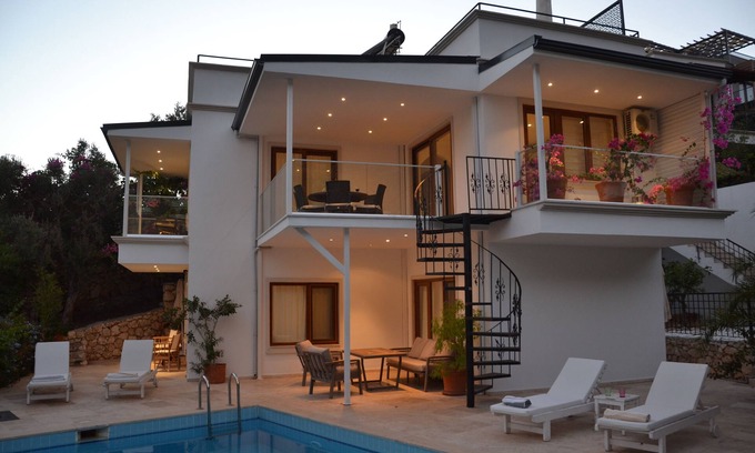 Kalkan Villa | Villa de 3 dormitorios / 3 baños, piscina privada, barbacoa en la azotea, 10 minutos a pie del casco antiguo / puerto