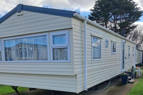 Rhyl Chalet De Esquí | 3 Bed Caravan - Sleeps 8 - Pets - Parking - Wifi
