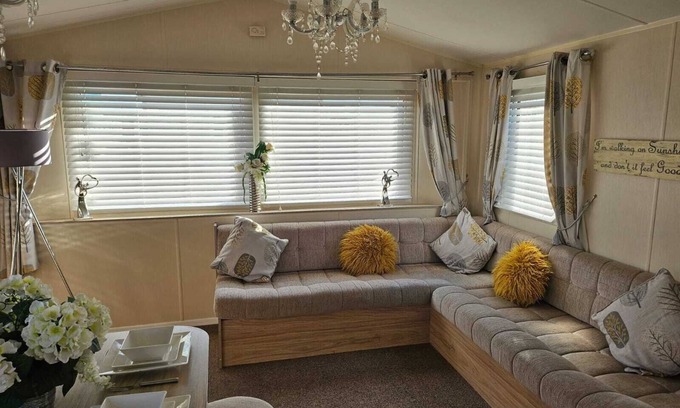 Ingoldmells Cabina | 3 Bed Caravan - Sleeps 6 - Pets - Parking - Wifi