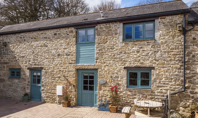 Falmouth Cabaña | 3 bed cottage nr Falmouth/Helford River with shared pool/hot tub