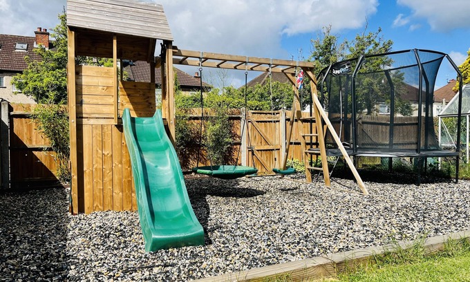 Manor Casa | 3 bed family house, 5min walk to tube, 30min tube to central London attractions