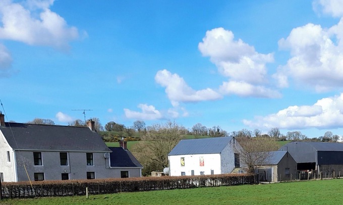Strabane Casa | Farmhouse near Newtownstewart 3 bedrooms