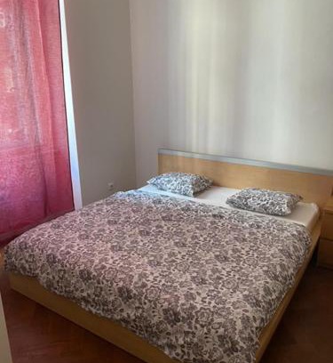 Andel Apartamento | 3 Bed Flat - Sleeps 10 - Pets - Smoking on terrace