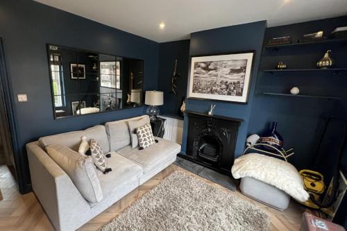 Guildford Casa | 3 Bed Home - Sleeps 6 Garden Pets Free Parking