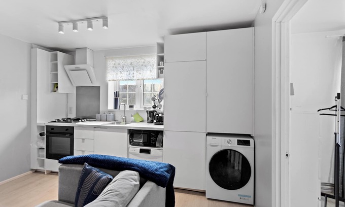 Newham Casa | 3 Bed Home w/2 Bathrooms &free parking Sleeps 6