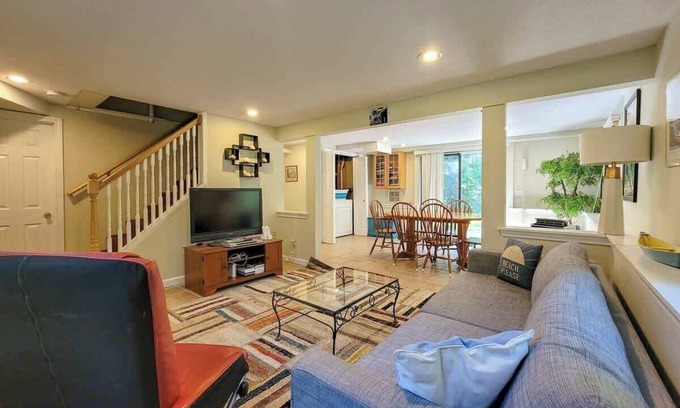 Cotuit Casa | Half Price Home through 6/23 + free beach pass!