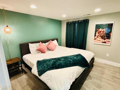 Berkley Casa | 3 bed home with huge yard near Hidden Lake