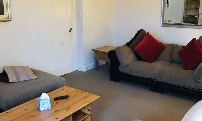 Kilmarnock Cabaña | Casa de 3 dormitorios, WiFi gratis, estacionamiento en la calle. Central Ayrshire, a 20 minutos de Glasgow