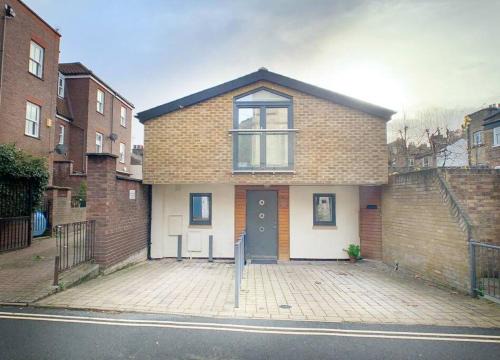 Richmond-upon-Thames Casa | 3 Bed House in central Richmond with driveway parking