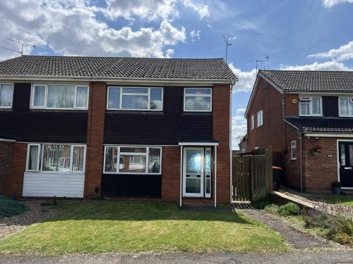 Grasby Casa | 3-Bed House - Sleeps 5 with free on street parking