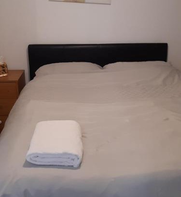 Rushden Casa | 3 Bed House - Sleeps 4 - Parking - Wifi