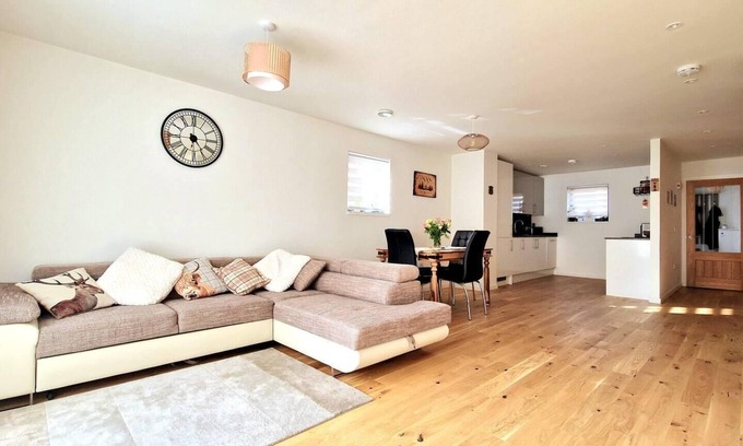 Lewiston Casa | 3 Bed House - Sleeps 5 - Garden - Parking - Wifi