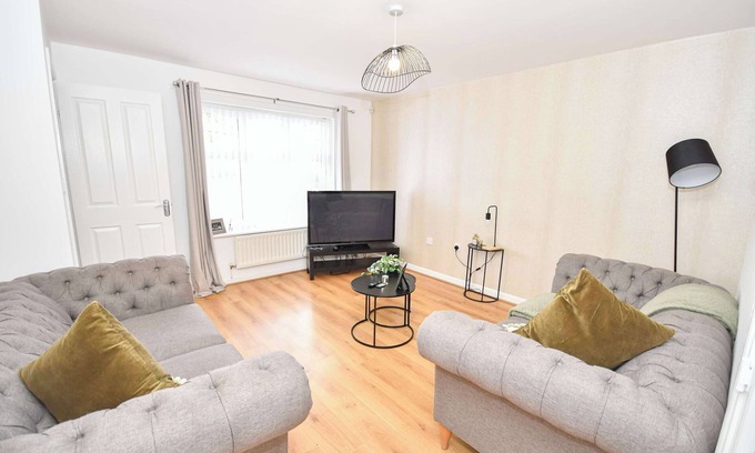 Crosby Apartamento | 3 Bed House, Sleeps 5, Walking Distance to Centre