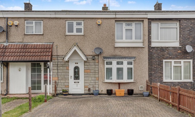 Basildon Casa | 3-Bed House, Sleeps 6, Free Parking,Wifi