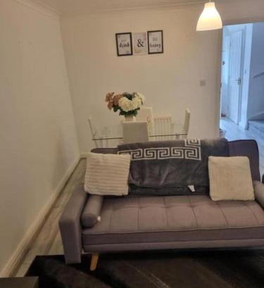 Maidstone Casa | 3 Bed House - Sleeps 6 - Parking - Wifi