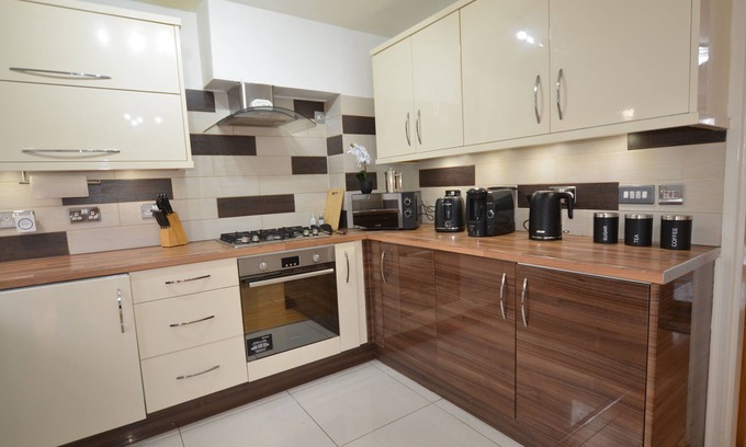 Fairfield Casa | 3 Bed house with Parking in Croydon - 15min to London Bridge & Gatwick Airport