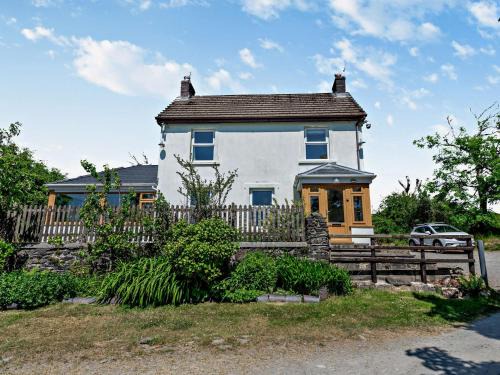 Pentrefelin Casa | 3 Bed in Brechfa 92116