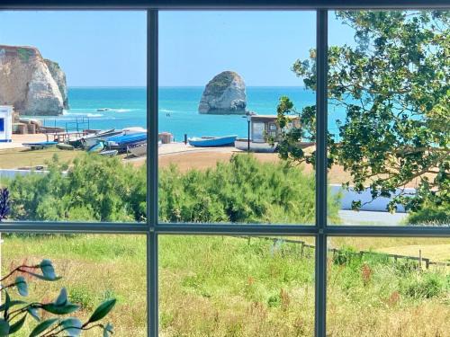 Freshwater Bay Casa | 3 Bed in Freshwater 66583