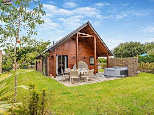 Upper Killay Casa | 3 Bed in Gower 91720