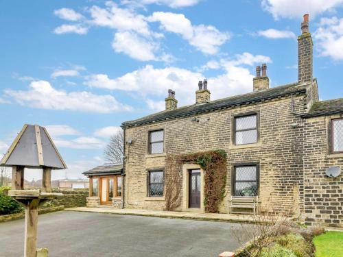Halifax Casa | 3 Bed in Halifax 90209