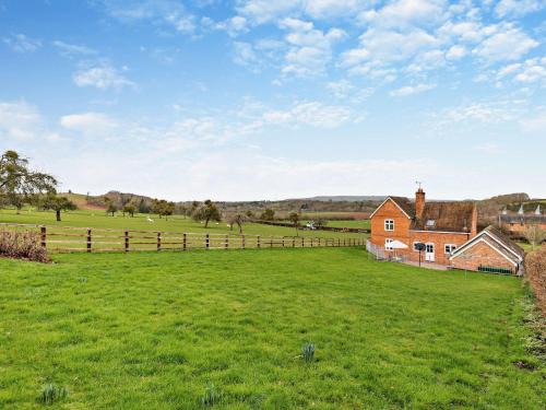 Tenbury Wells Casa | 3 Bed in Lower Rochford 94240