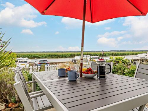 Reedham Casa | 3 Bed in Reedham 47835