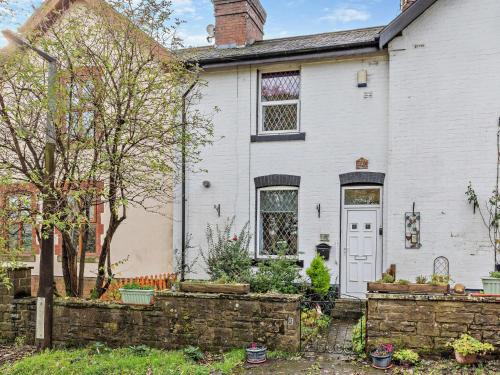Ogden Casa | 3 Bed in Wilsden 93627