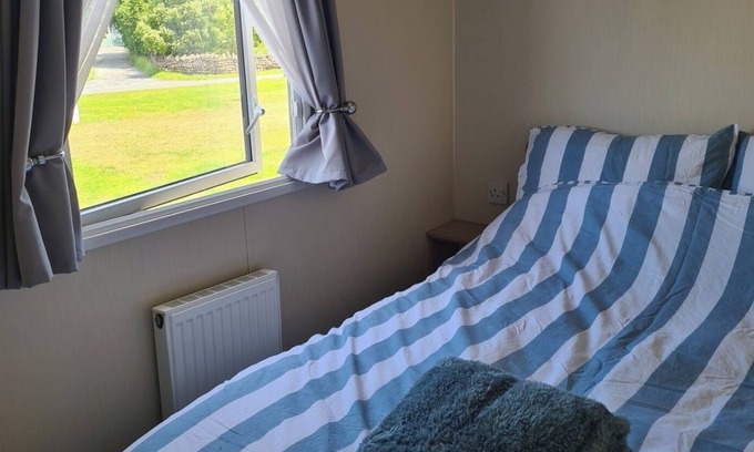 Millom Cabina | 3 Bed Lodge - Sleeps 6 - Parking - Pets - Wifi