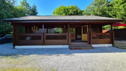Fourstones Near Bentham Casa | 3-Bed Lodge - Sleeps 7 - Hot Tub - Pet Friendly