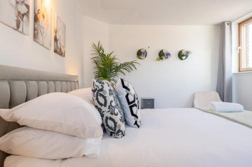 Chelsea Riverside Apartamento | 3 Bed Luxury Property in Chelsea, 2 King Size Bed, 1 Double Bed, ideal for families