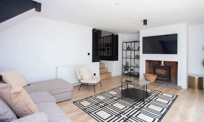 Houston Casa | 3 Bed - Parking with Garden 10mins to Airport