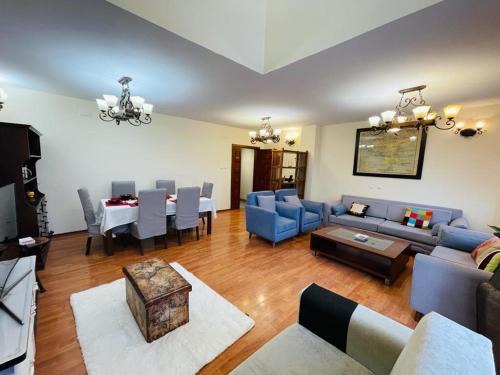 West Hararge Apartamento | 3-bed penthouse apartment