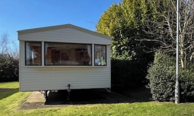 Caister-on-Sea Chalet De Esquí | 3-Bed Seaside Holiday Home & Parking