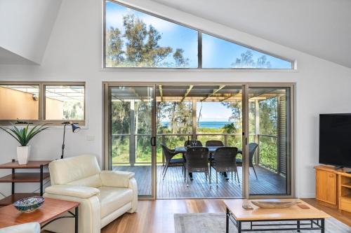 Long Beach Casa | 3-Bed Seaside Serenity Escape at Long Beach