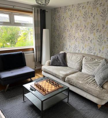 South Queensferry Casa | 3 bed self contained part house in Queensferry, Edinburgh