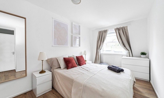Haggerston Casa | 3-Bed Stylish Garden House, Haggerston, Parking
