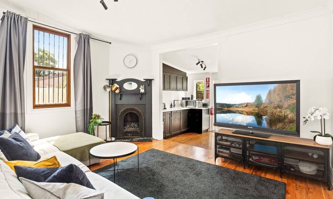 Newtown Casa | 3-Bed Victorian House with Alfresco Dining