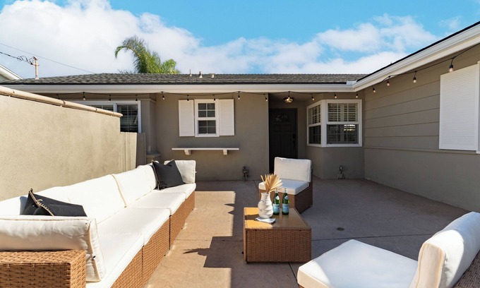 University City Casa | 𖤓 3 Bed w/ Pool, Spa, Pool Table, Solar Pool