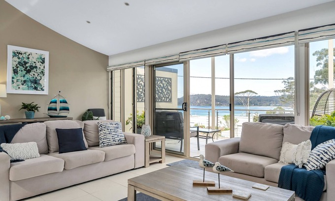 Denhams Beach Casa | 3-Bed with Beach Views and Entertainment Area