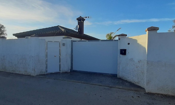 Los Franceses-la Vega Chalet De Esquí | 3 bedroom chalet in Chiclana de la Frontera