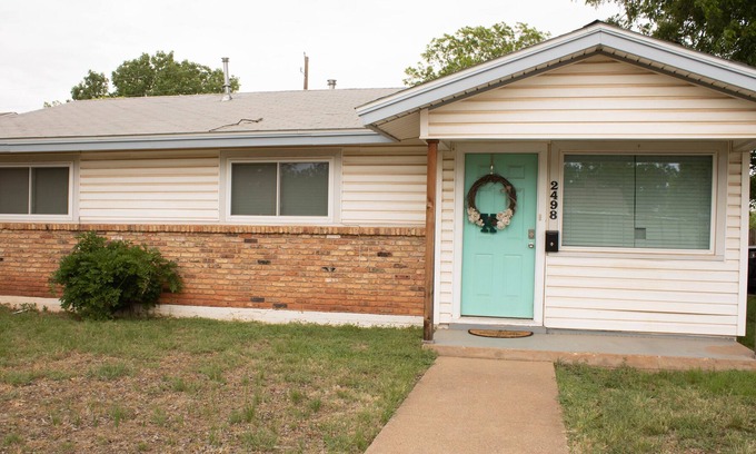Abilene Casa | 3 Bedroom 1.5 Bath with Fireplace/Patio to enjoy friends and family