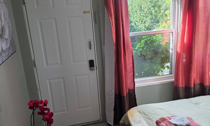 Manchester Casa | 3-bedroom 1 bath house in amazing Manchester with AC