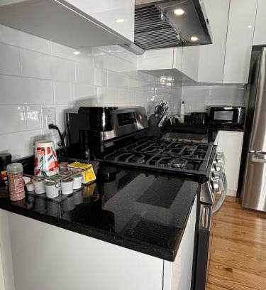 Stockade Historic District Apartamento | 3 bedroom 1 bathroom apartment , free private parking